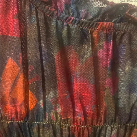 Natural Life Juliana Mesh
Smocked Top Women's Size M
Dark Floral Garden Boho - Picture 6 of 9